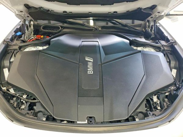 2023 BMW I7