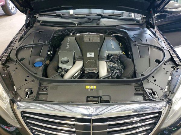 2017 MERCEDES-BENZ S — Engine bay