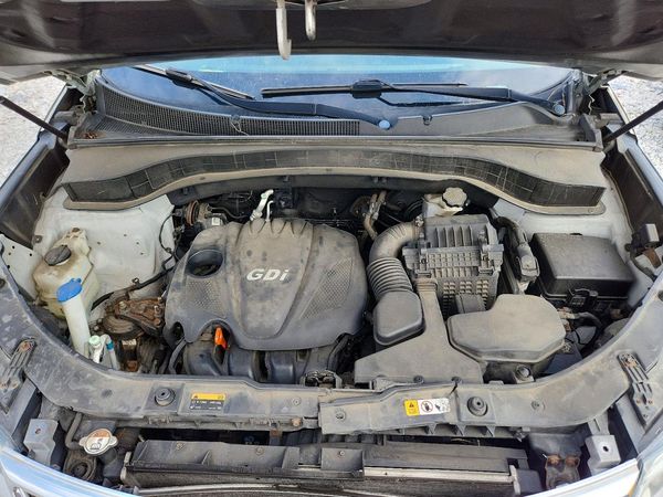 2014 KIA SORENTO — Engine bay