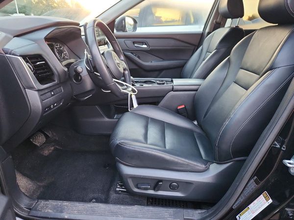 2023 NISSAN ROGUE SL — DENT