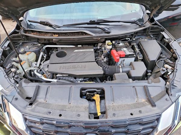 2023 NISSAN ROGUE SL — Engine bay