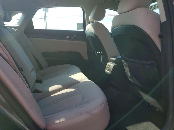 2022 KIA K5