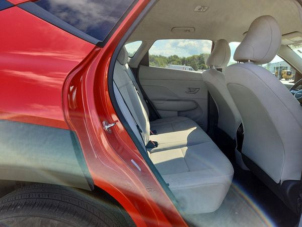 2024 HYUNDAI KONA SE