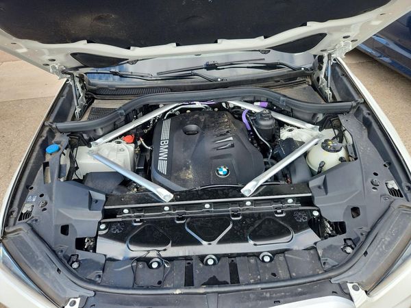 2026 BMW X5 xDrive40 — Engine bay