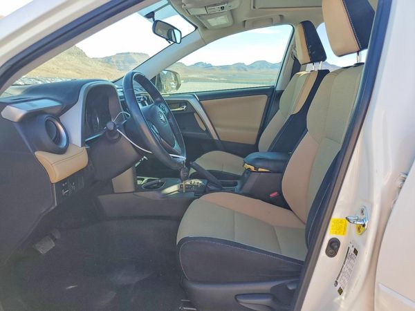 2016 TOYOTA RAV4 XLE (M Grade)