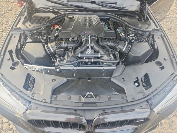 2018 BMW M5 — Engine bay