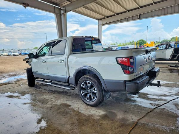 2021 NISSAN TITAN Crew Cab
