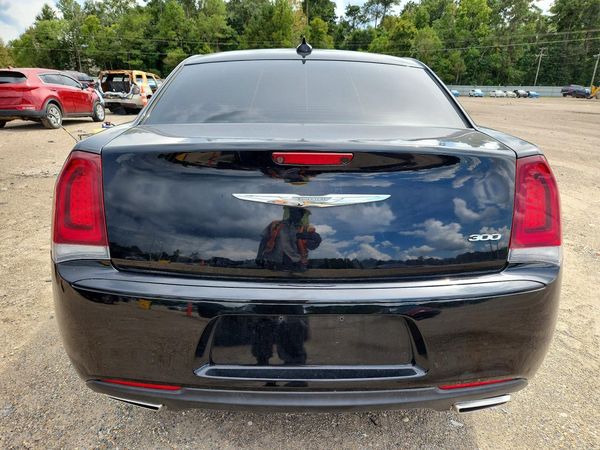 2018 CHRYSLER 300