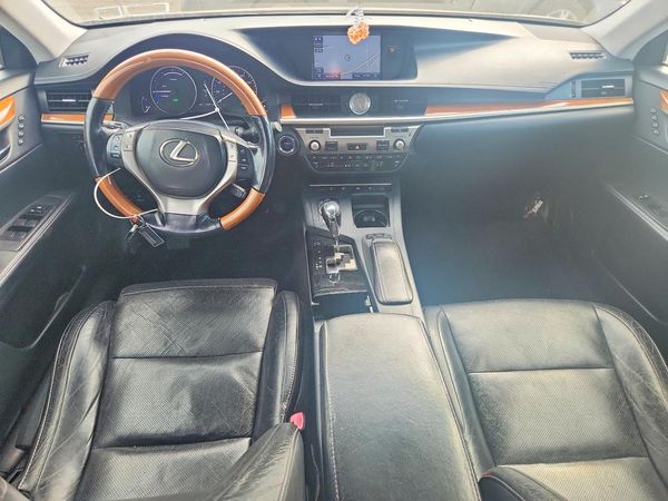 2013 LEXUS ES 300h