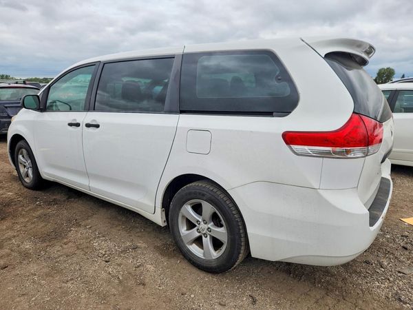 2012 TOYOTA SIENNA