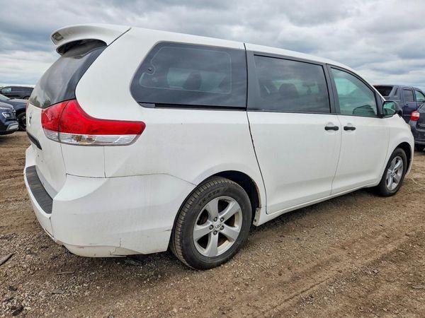2012 TOYOTA SIENNA