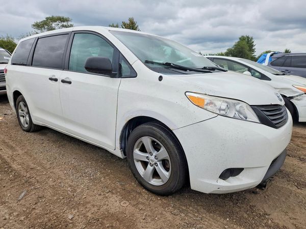 2012 TOYOTA SIENNA