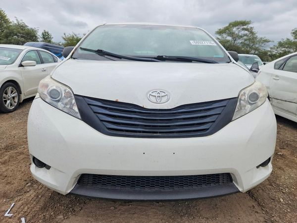 2012 TOYOTA SIENNA