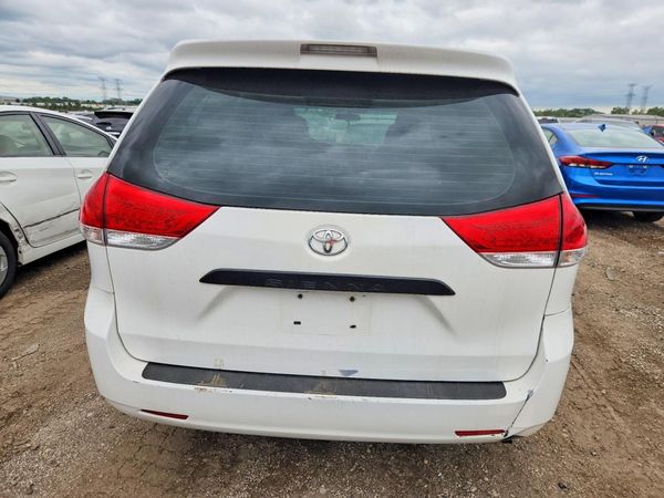 2012 TOYOTA SIENNA