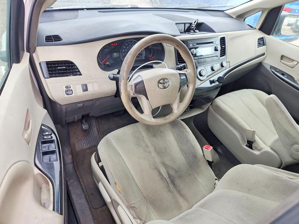 2012 TOYOTA SIENNA