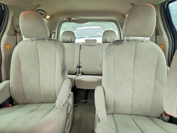 2012 TOYOTA SIENNA