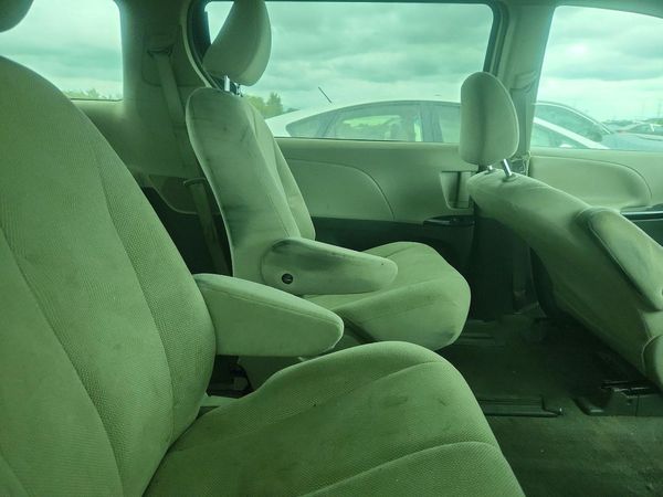 2012 TOYOTA SIENNA