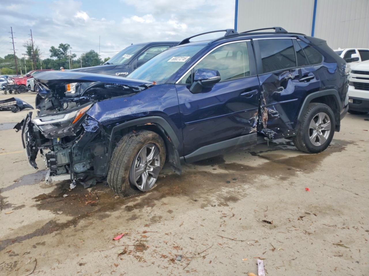 2025 TOYOTA RAV4 XLE — Front 3/4