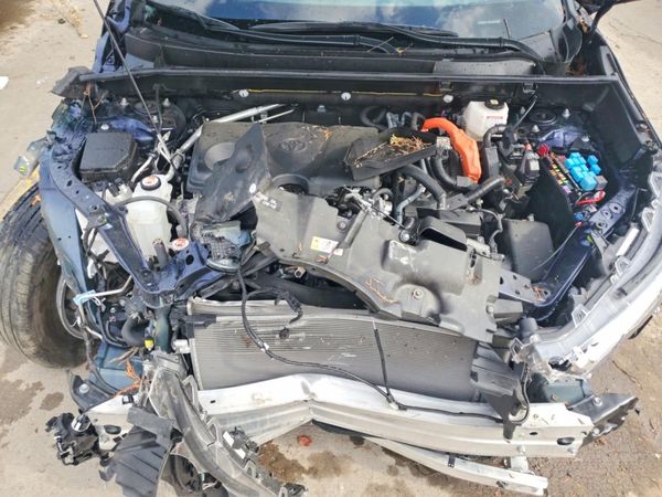 2025 TOYOTA RAV4 XLE — Engine bay