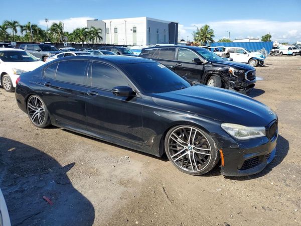 2016 BMW 750