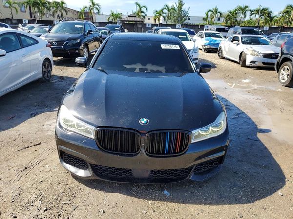 2016 BMW 750