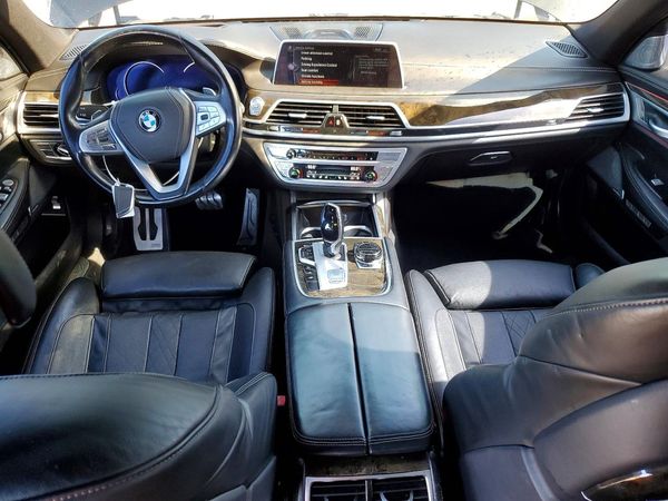 2016 BMW 750