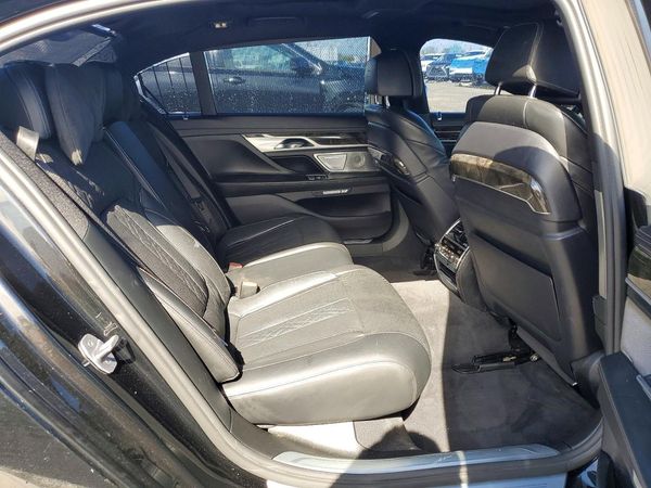 2016 BMW 750