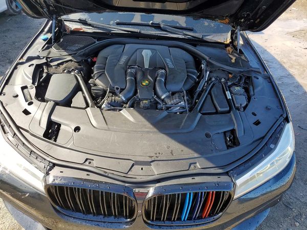 2016 BMW 750