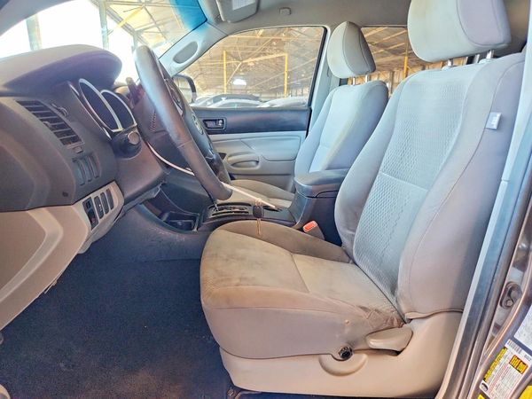 2014 TOYOTA TACOMA Delux Grade