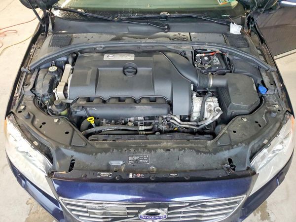 2015 VOLVO S80 Platinum (non R design) — Engine bay