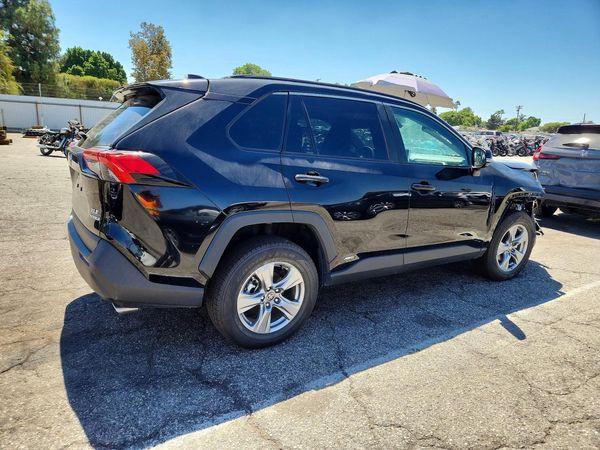 2024 TOYOTA RAV4 XLE