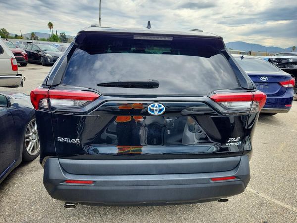 2024 TOYOTA RAV4 XLE