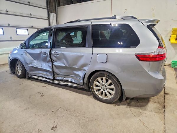 2016 TOYOTA SIENNA