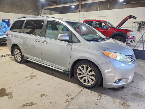 2016 TOYOTA SIENNA