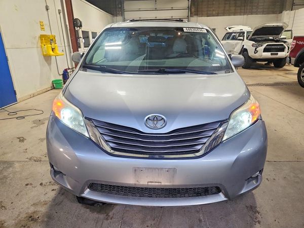 2016 TOYOTA SIENNA