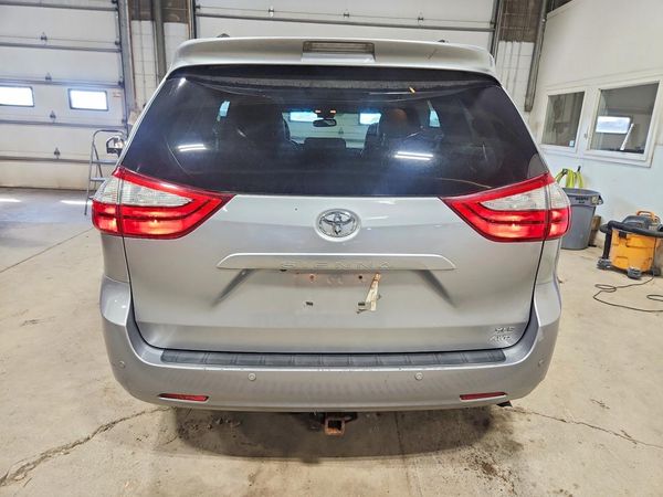 2016 TOYOTA SIENNA