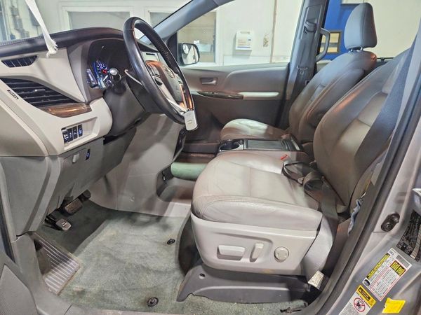 2016 TOYOTA SIENNA
