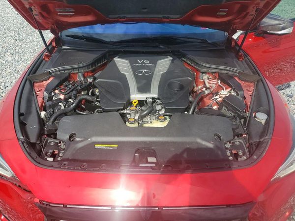 2018 INFINITI Q60 — Engine bay