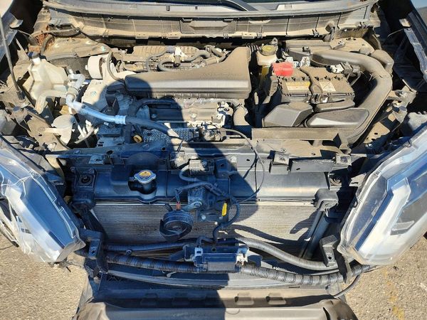 2020 NISSAN ROGUE — Engine bay