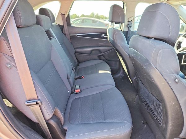 2017 KIA SORENTO L, LX
