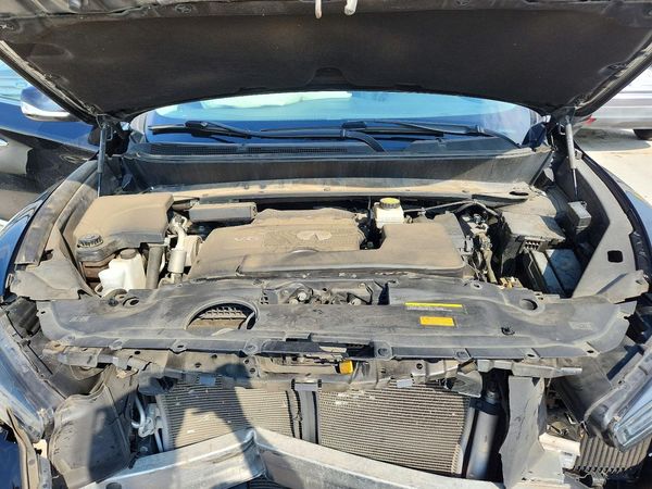 2018 INFINITI QX60 — Engine bay