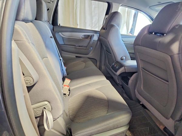 2013 CHEVROLET TRAVERSE LS