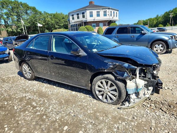 2014 TOYOTA CAMRY — Passenger 3/4