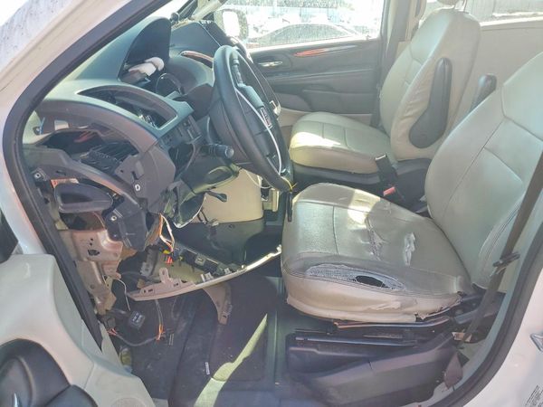 2018 DODGE CARAVAN SE — DENT