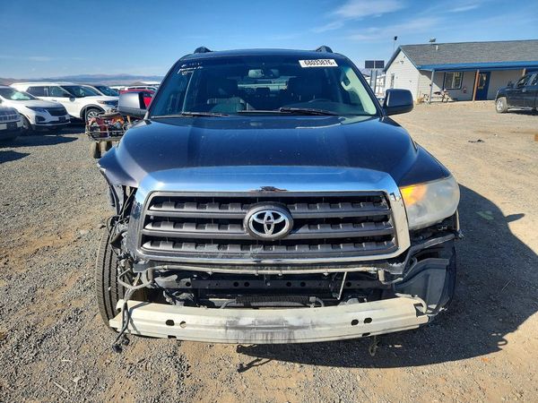 2016 TOYOTA SEQUOIA SR5 Grade
