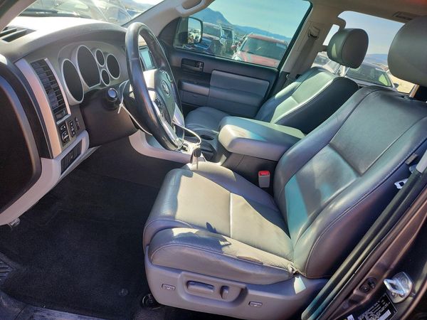 2016 TOYOTA SEQUOIA SR5 Grade