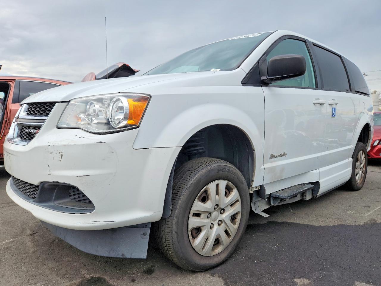 2020 DODGE CARAVAN SE — Front 3/4