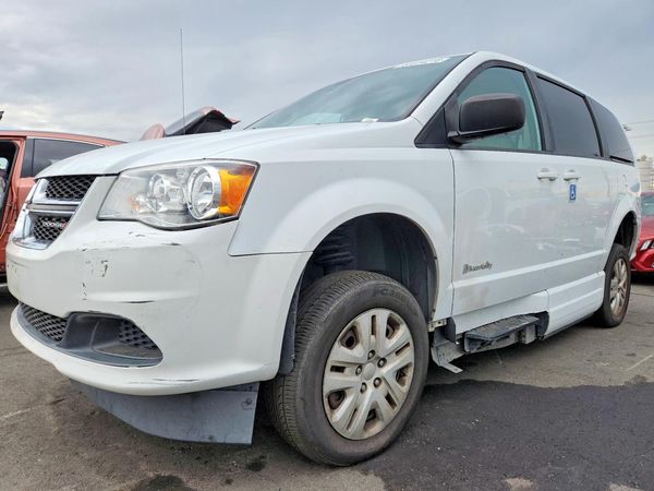 2020 DODGE CARAVAN SE — Front 3/4