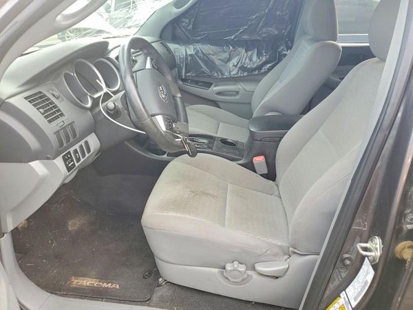 2015 TOYOTA TACOMA Delux Grade