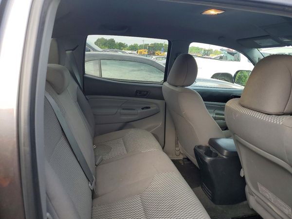 2015 TOYOTA TACOMA Delux Grade